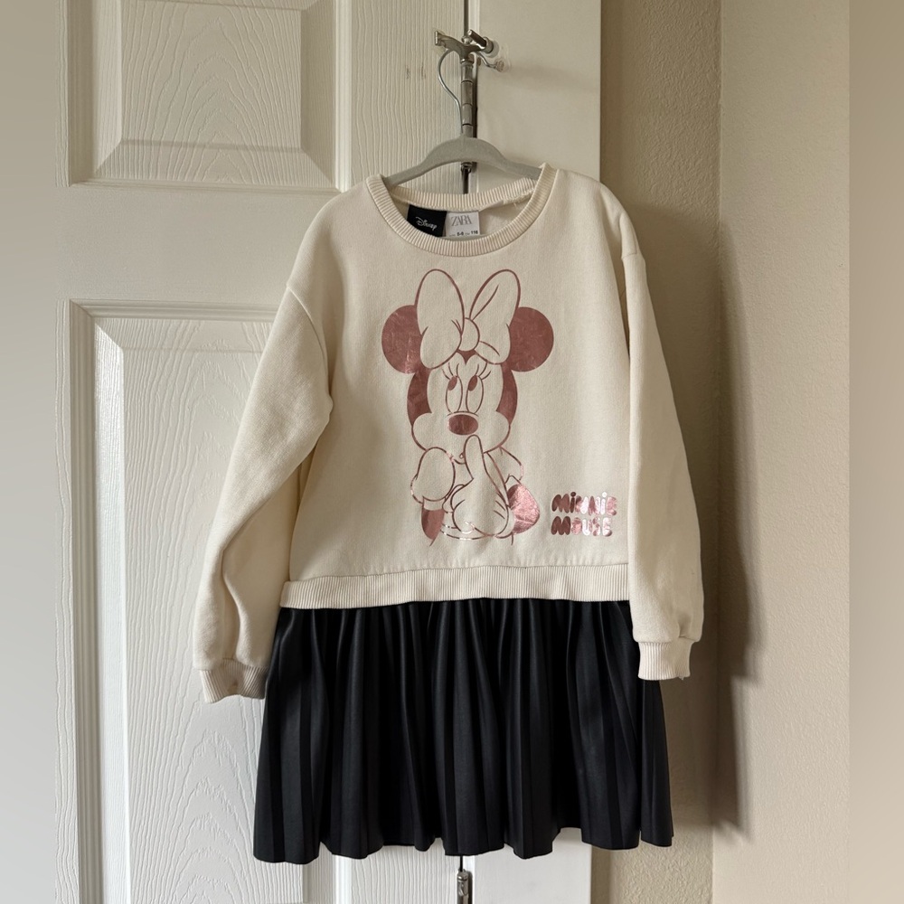 Zara girls one piece Minnie Mouse sweater dress. Size 5-6